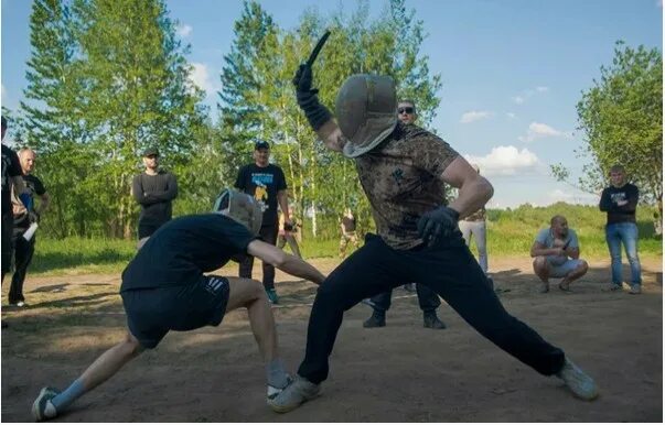Схватка 2011 постер. Чурсин схватка. Рукопашный бой немцев в 1941. Изъяли ножи. Схватка на ножах российского и украинского.