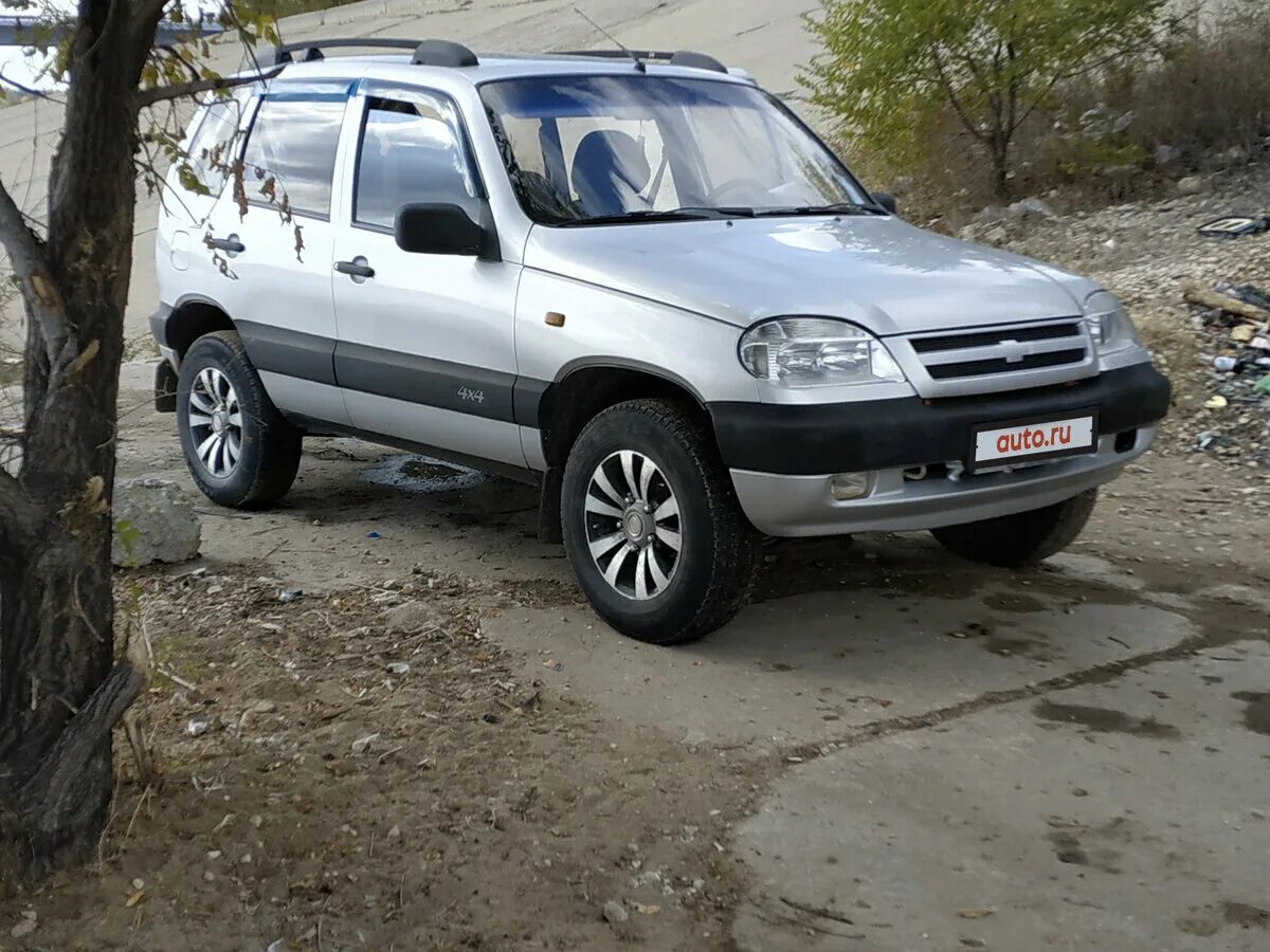 Шевроле Нива 2005. Chevrolet Niva 2005. Chevrolet Niva 2005 серебристый. Шеви Нива 2005 года золото. Нива 2005 года купить