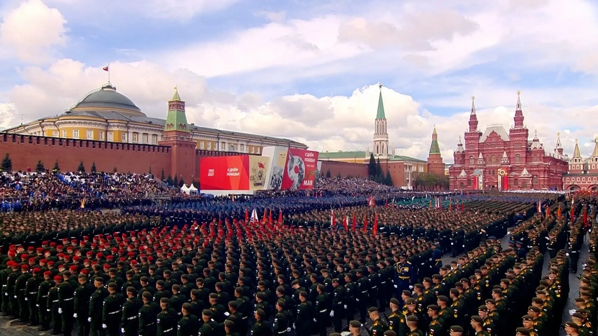 Парад победы 9 мая 2022 в москве. Московский кремль и красная площадь на 9 мая. Парад победы на красной площади в москве. Парад победы в москве 9 мая 2023. Парад на красной площади в москве 2022.