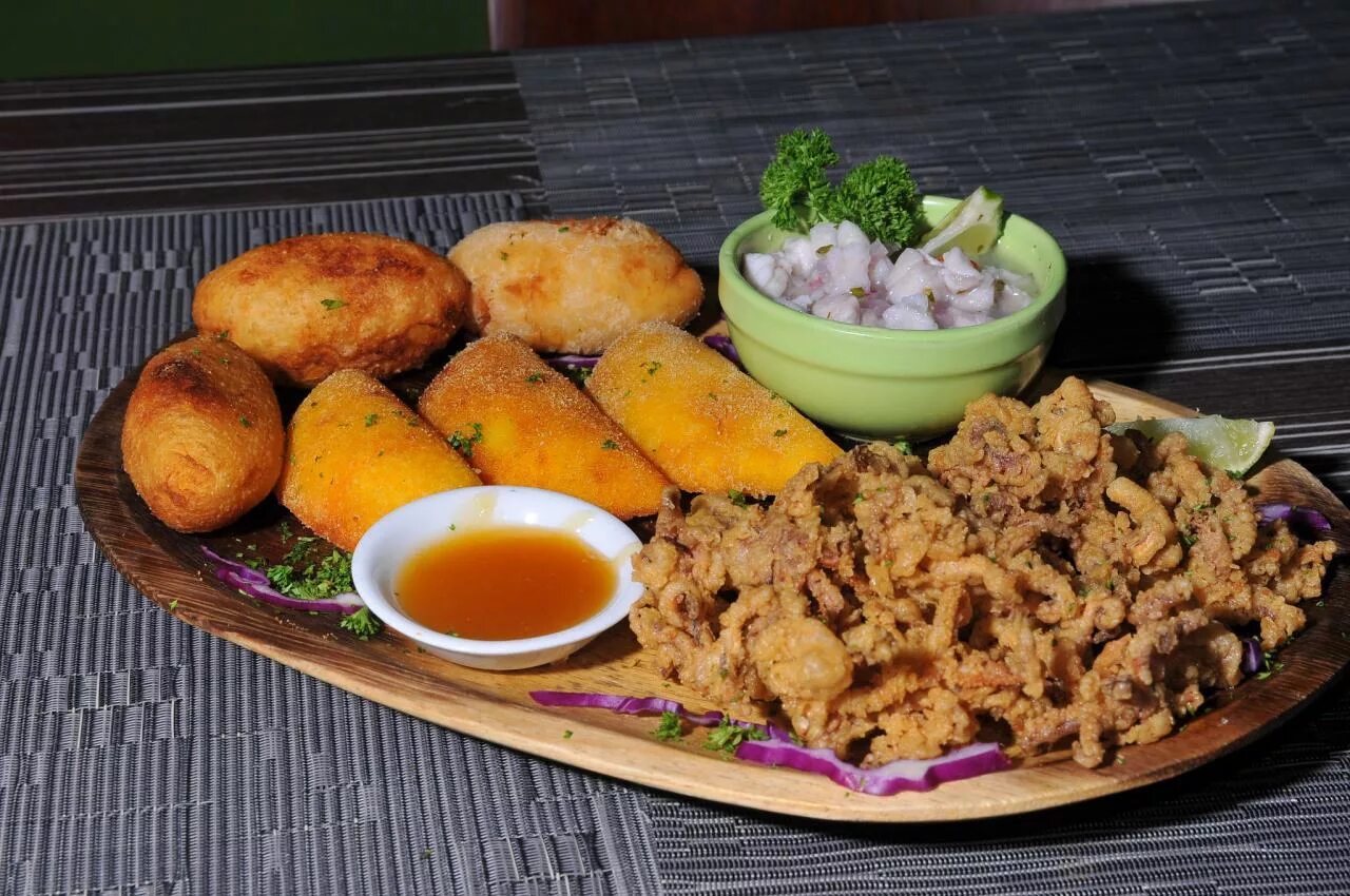 Карибская кухня. Кухня бахрейна. Салат аруба (aruba) фото. Typical food. Испанская кухня эстетика.