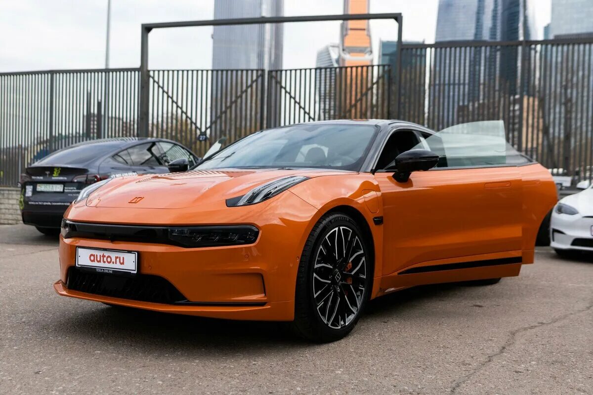 Zeekr 001 оранжевый