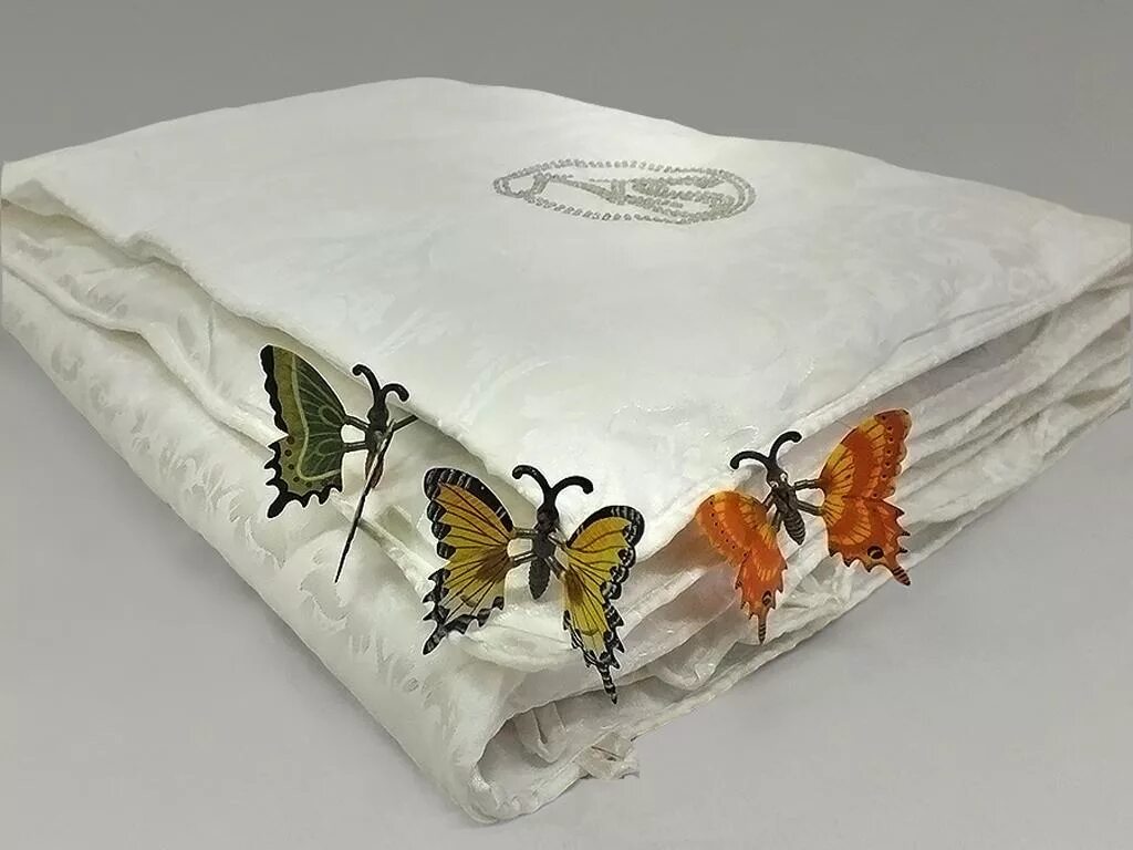 Одеяло шелкопряд. Одеяло с бабочками. Одеяло шелковое с бабочкой. Стеганое одеяло с бабочками. Одеяло теплое с бабочками.
