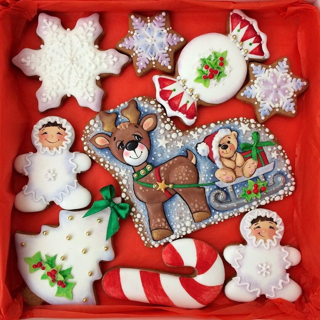 пряники николайчики рождественские. новогодние пряники. пряники к рождеству. пряник имбирный. пряники расписные новогодние.