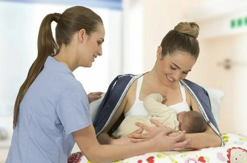 Специалист по грудному вскармливанию. Вскармливание в родильном доме. Кормящая женщина. Консультанты по грудному. Специалист по грудному вскармливанию.