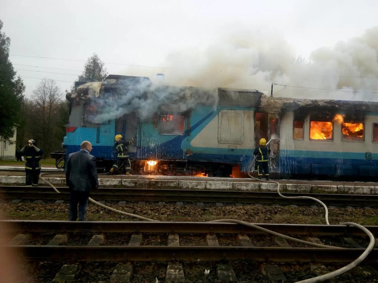 Пожар в пассажирском поезде. Возгорание тепловоза. Пожары на Железнодорожном транспорте. Сгорает дизель