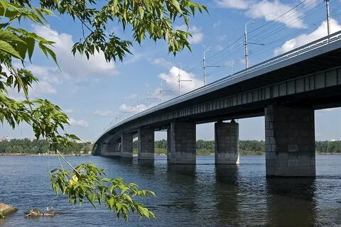 Октябрьском мост