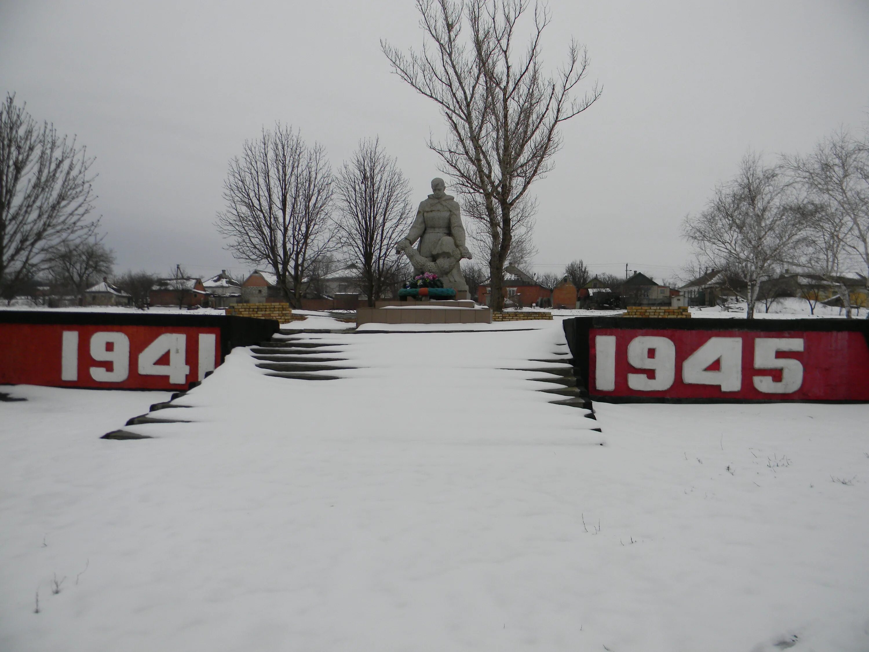 Каменка мемориал. Братская могила советских воинов (каменка). Село каменка харьковская область. Шейковка харьковская область. Червоный донец село.