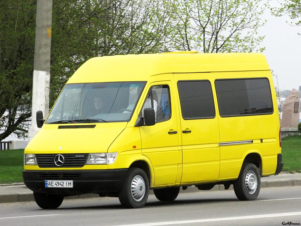 Мерседес спринтер 208. Mercedes-Benz Sprinter 208. Мерседес Бенц 208 Спринтер. Мерседес Спринтер 208d. Sprinter 208d микроавтобус.