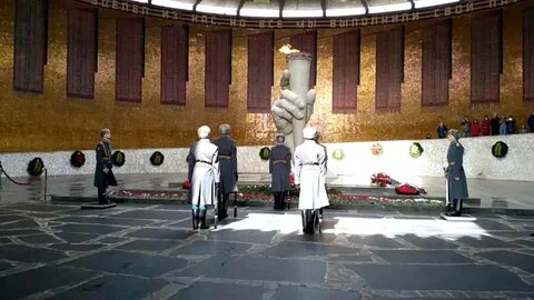 Смена караула на мамаевом кургане