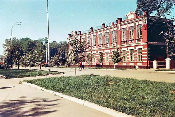 Старый Славянск на Кубани. Музыкальная школа Славянск на Кубани. Славянск-на-Кубани Краснодарский край. Школа искусств Славянск на Кубани. Кубань улица школьная