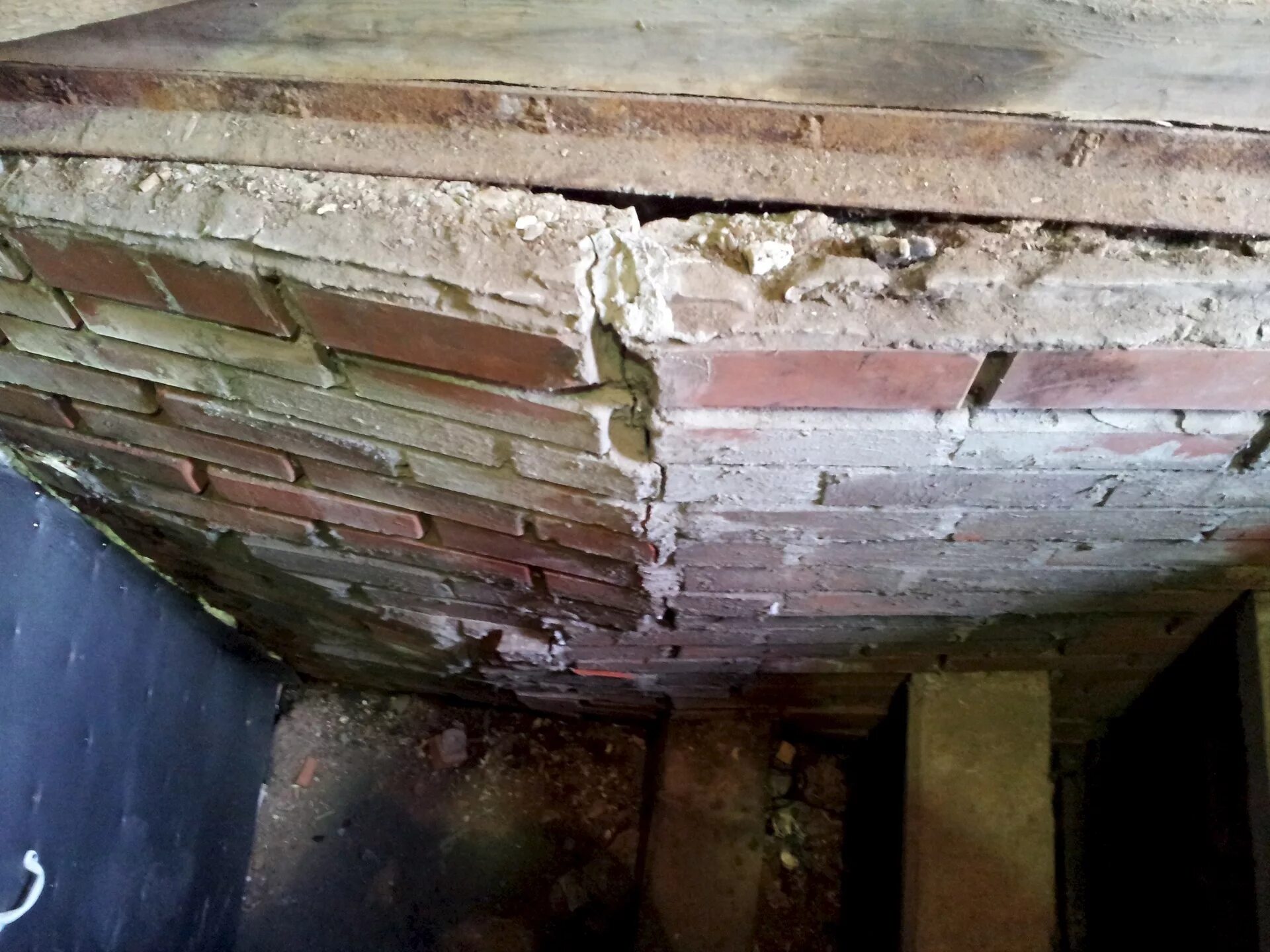 Треснула плита перекрытия в гараже. Усиление стен подвала. Треснула плита перекрытия в подвале гаража. Обваливается потолок в погребе.