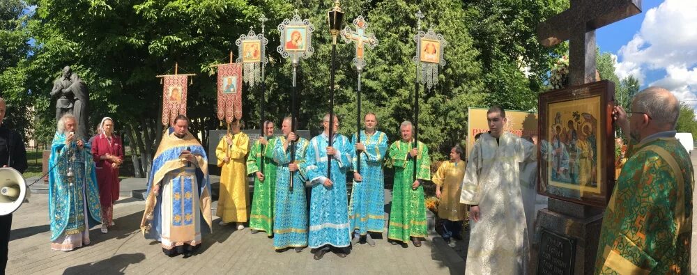 богослужение в храме в южное измайлово. покровский собор измайлово настоятель. служба в церкви. пасхальная вечерня. патриарх кирилл храм рождества в измайлово.