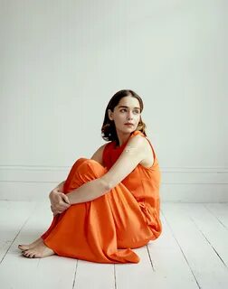 Emilia Clarke’s Feet, Toes And Soles - HD Pictures - Barefoot.