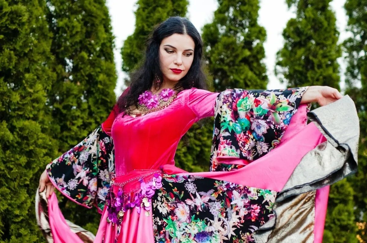 Красивые цыганки. Нелли мальцева цыганка. Патриция шаркози. Цыганки красавицы. Девушка про цыганку.