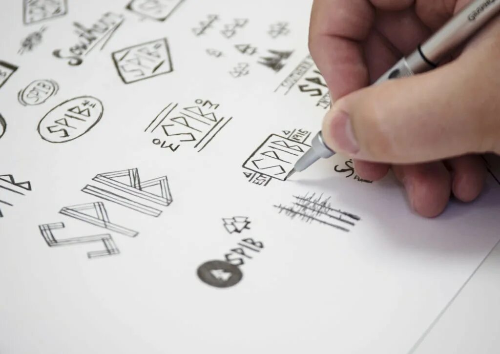 Графический дизайн. Разработка логотипа эскизы. Процесс создания логотипа. Разработка логотипов дизайнер. Графический дизайн разработка логотипа.