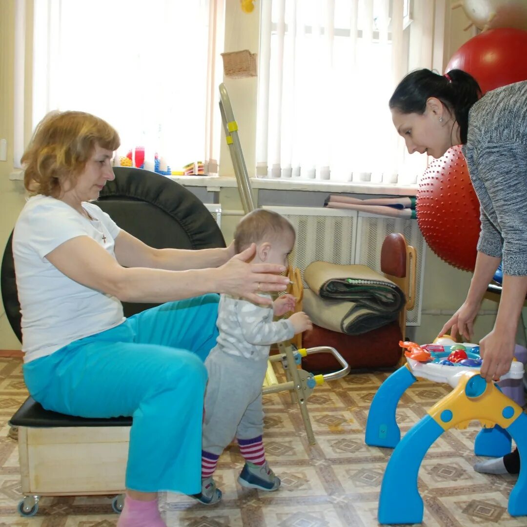 Социально бытовые услуги для инвалидов. Социальная услуга в домах ребенка. Виды срочной социальной помощи. Социальная услуга в домах ребенка. Социальная услуга в домах ребенка.