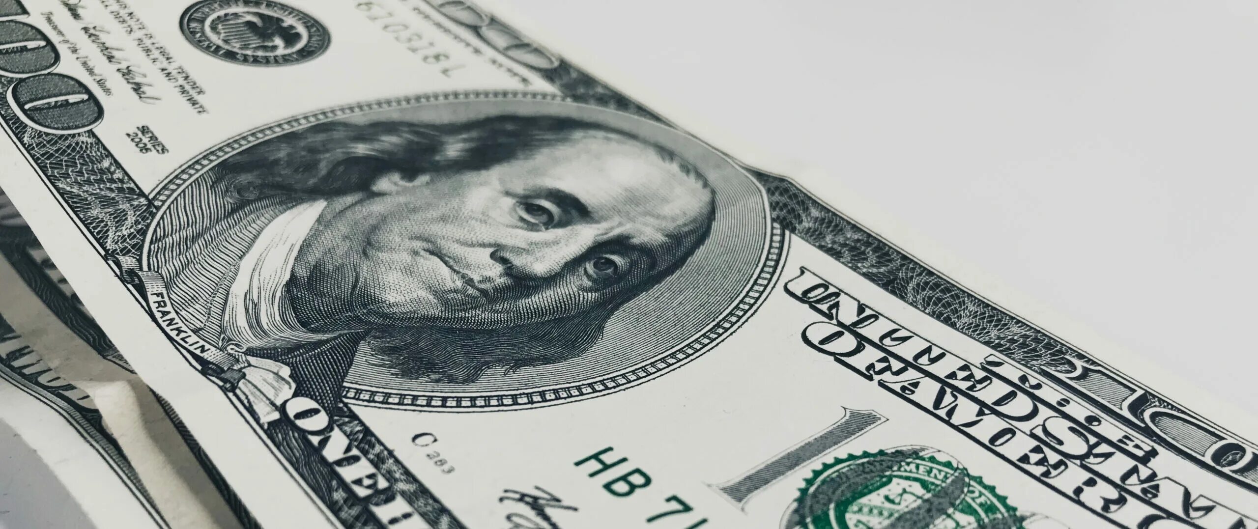 100 долларов. Девяносто долларов. Купюра 80 долларов. Доллар к рублю. 90 долларов.