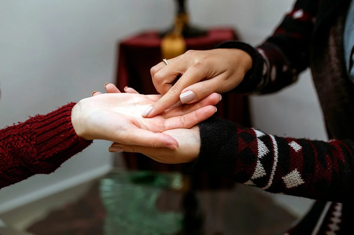 Пальцами приятно. Пальцами приятно. Пальцами приятно. Как сделать себе приятное пальцами. Рука девушка мем.