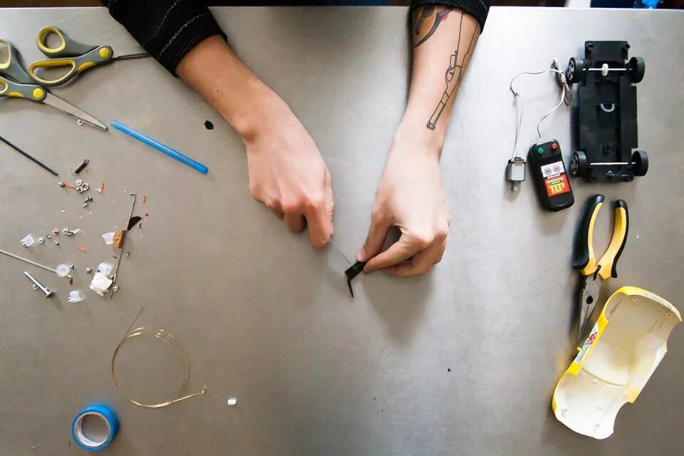 Самодельная тату машинка. Как сделать татуировку машинкой. Машинка для наколок своими руками. Как сделать татуировку машинкой. Машинка для татуировок своими руками.