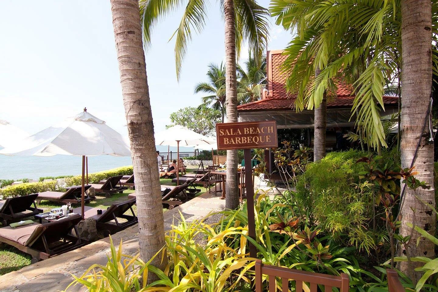 Garden cliff resort отзывы. Отель garden cliff resort &amp; spa. garden cliff resort spa пляж. паттайя гарден клиф резорт. garden cliff resort spa pattaya.