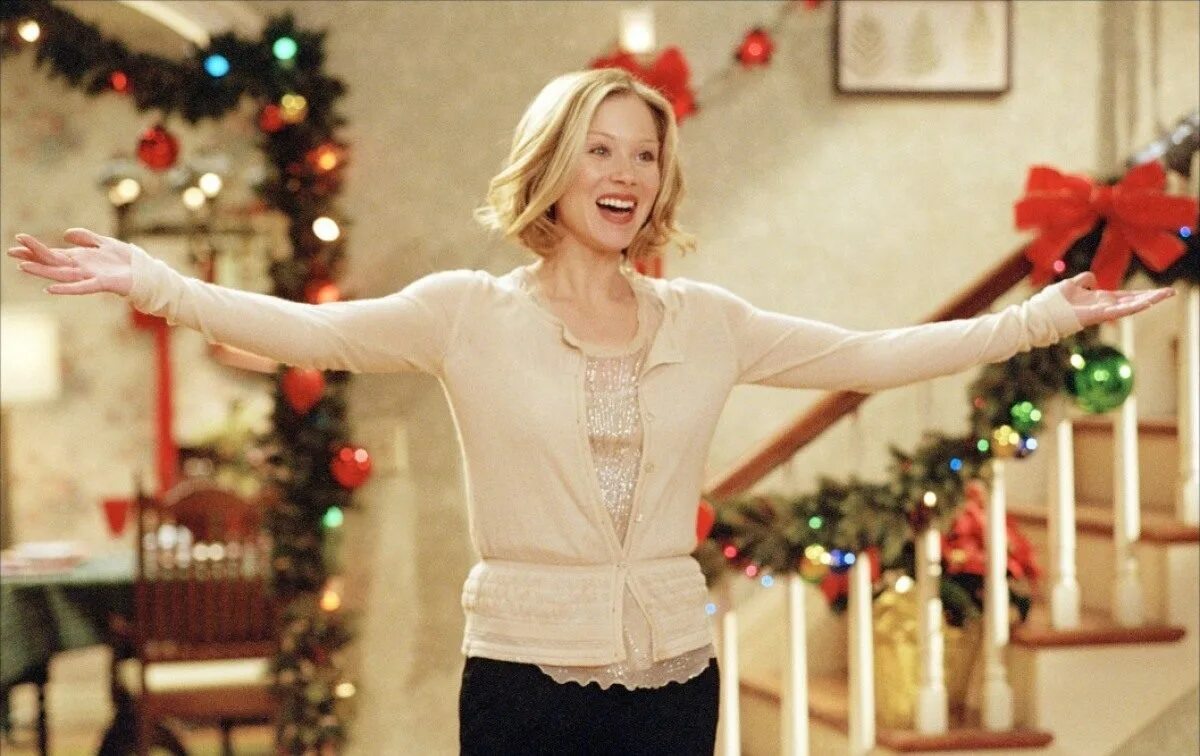 Рейтинг новый год. Подарок на новый год с елкой. Рейтинг новый год. «12 рождественских свиданий». Фредди клаус брат санты.