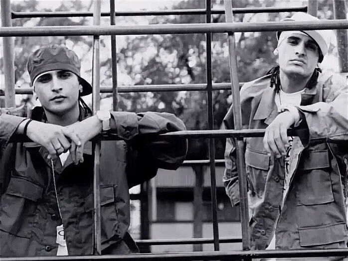 De ka ghetto and play-n-skillz. Лудакрис в роли бравуры. Move bitch (play n skillz twerk remix) от ludacris. Move bitch (play n skillz twerk remix). Move bitch play n skillz.