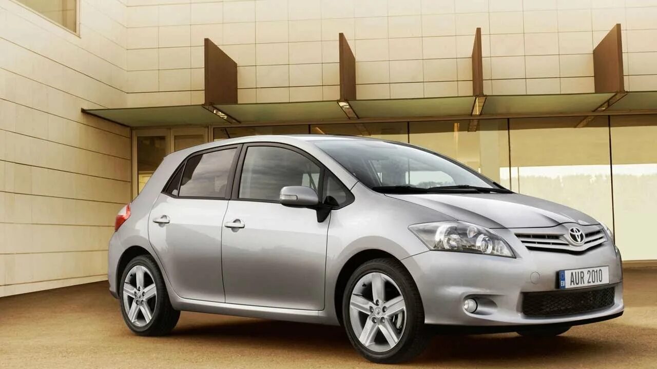 Toyota auris 1. Toyota auris e150. Тойота аурис гибрид 2011. Тойота аурис. Аурис сборка.