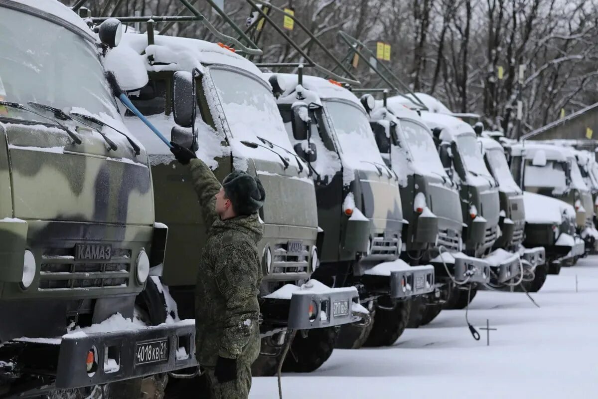 Войска на границе. Военные учения. Военные учения на полигоне. Военные в боевой готовности. Учения на границе с россией