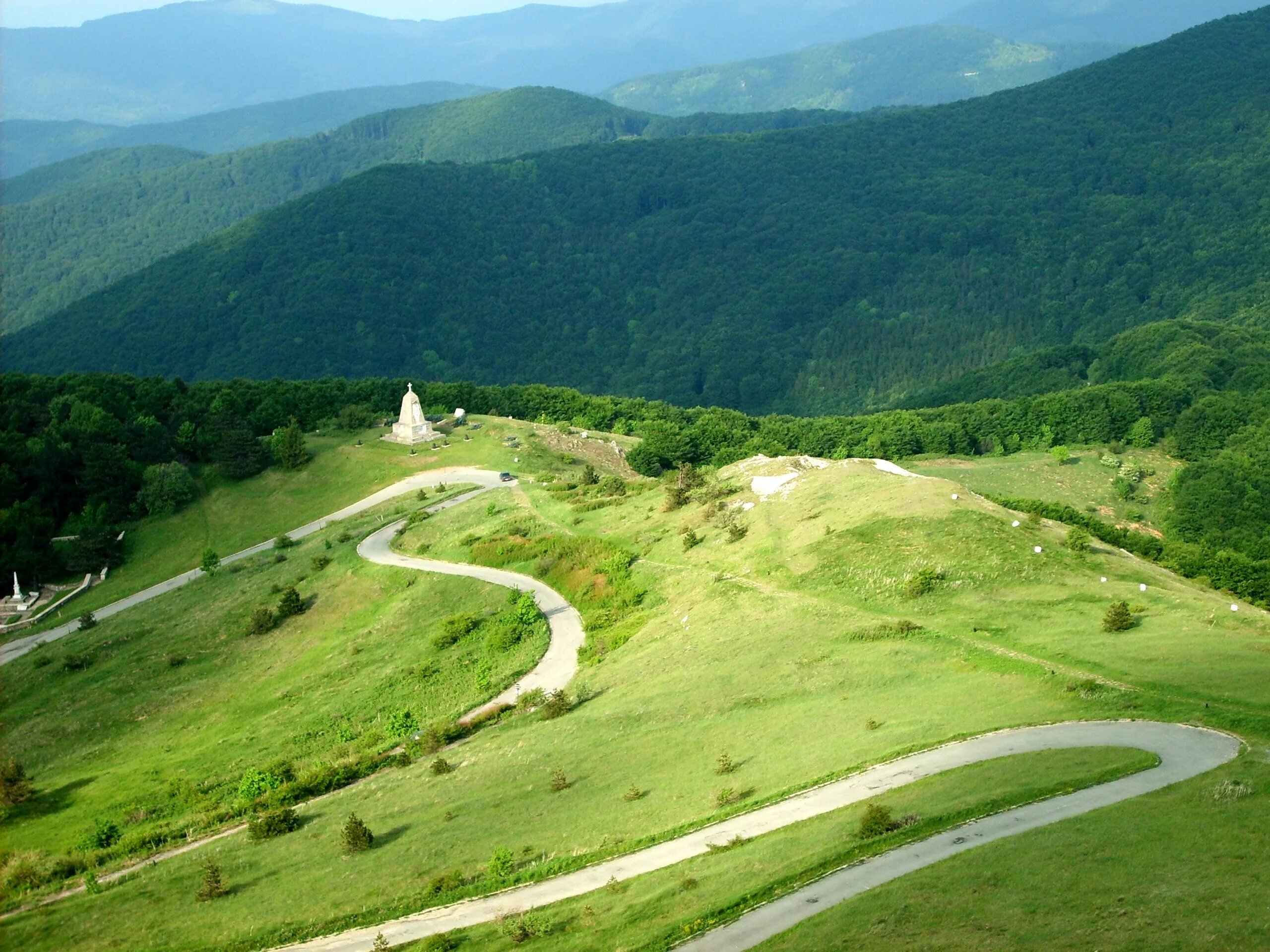 Болгария климат. Казанлык Болгария. Климат Болгарии. Болгария Шипка пейзажи. Природные условия Болгарии.