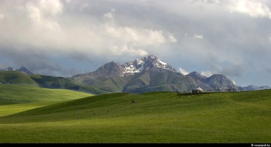 Природные страны казахстана. Джайлау в Казахстане. Степные горы. Казахстан природа. Горные степи Казахстана.
