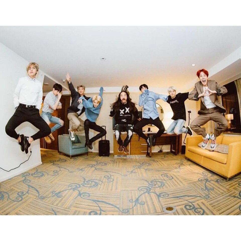 Bts mic drop steve aoki. Mic drop bts альбом. mic drop обложка. bts mic обложка.