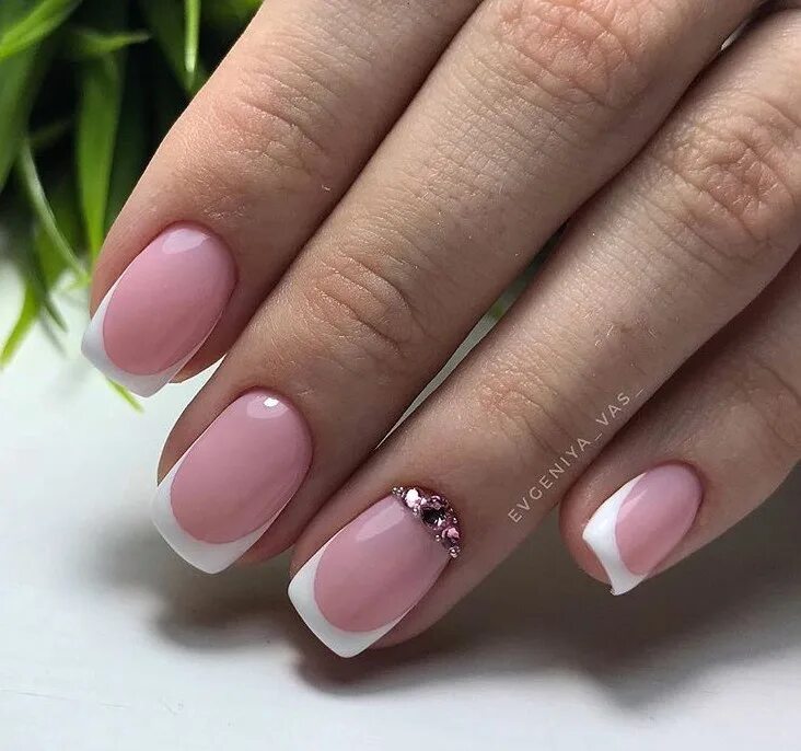 La French manicure sta tornando di moda Unghie, Unghie idee, Unghie semplici ed 