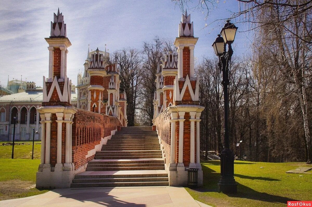 Мост в усадьбе Царицыно. Дворцово-парковый ансамбль Царицыно фигурный мост. Фигурный мост в Царицыно. Усадьба Царицыно фигурный мост.