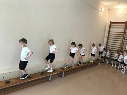 Передвижение по гимнастической скамейке 3 класс