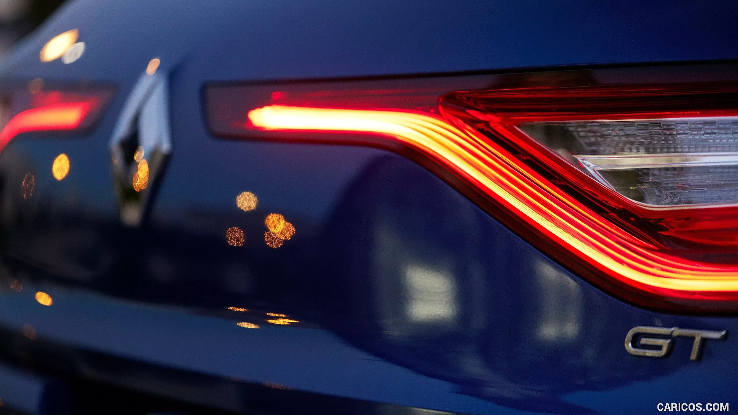 Tail l. Tail light. рено меган ночь. машина на которой фарф полоской. car light.
