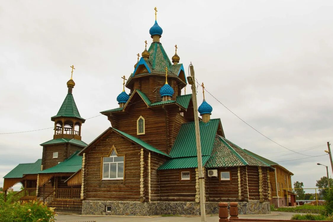 Южноуральск животные. Храм Покрова Пресвятой Богородицы Южноуральск. Церкви города Южноуральск. Церковь Южноуральск деревянная. Южноуральск Челябинская область.