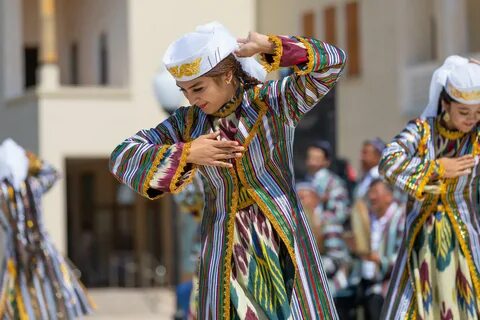 Национальный костюм узбечки