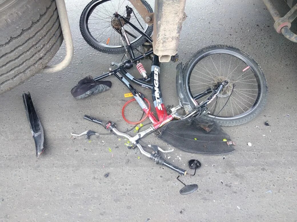 Велосипедист попал под колеса. Новости Бузулука. Сбил человека под Бузулуком на трассе 2015 год.