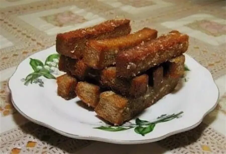 Сырные гренки. Гренки с чесноком из черного хлеба. Гренки с фруктами. Как делать гренки из хлеба с чесноком. Как делать гренки из хлеба с чесноком.