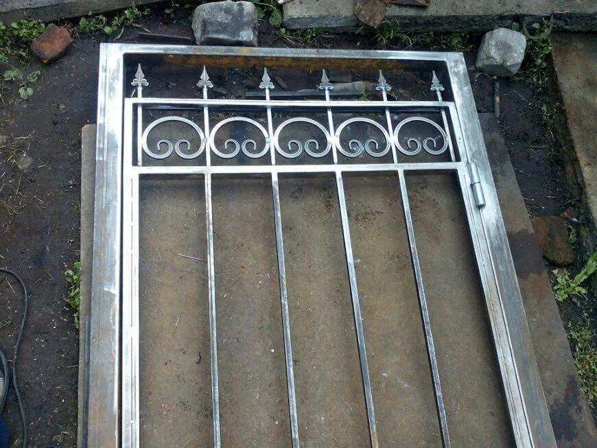 Каркас калитки из профильной трубы 40/20. Профильная труба для калитки. Ворота распашные из профильной трубы 40 20. Калитка металлическая кованая. Калитка 1000*2000 из профильной трубы.