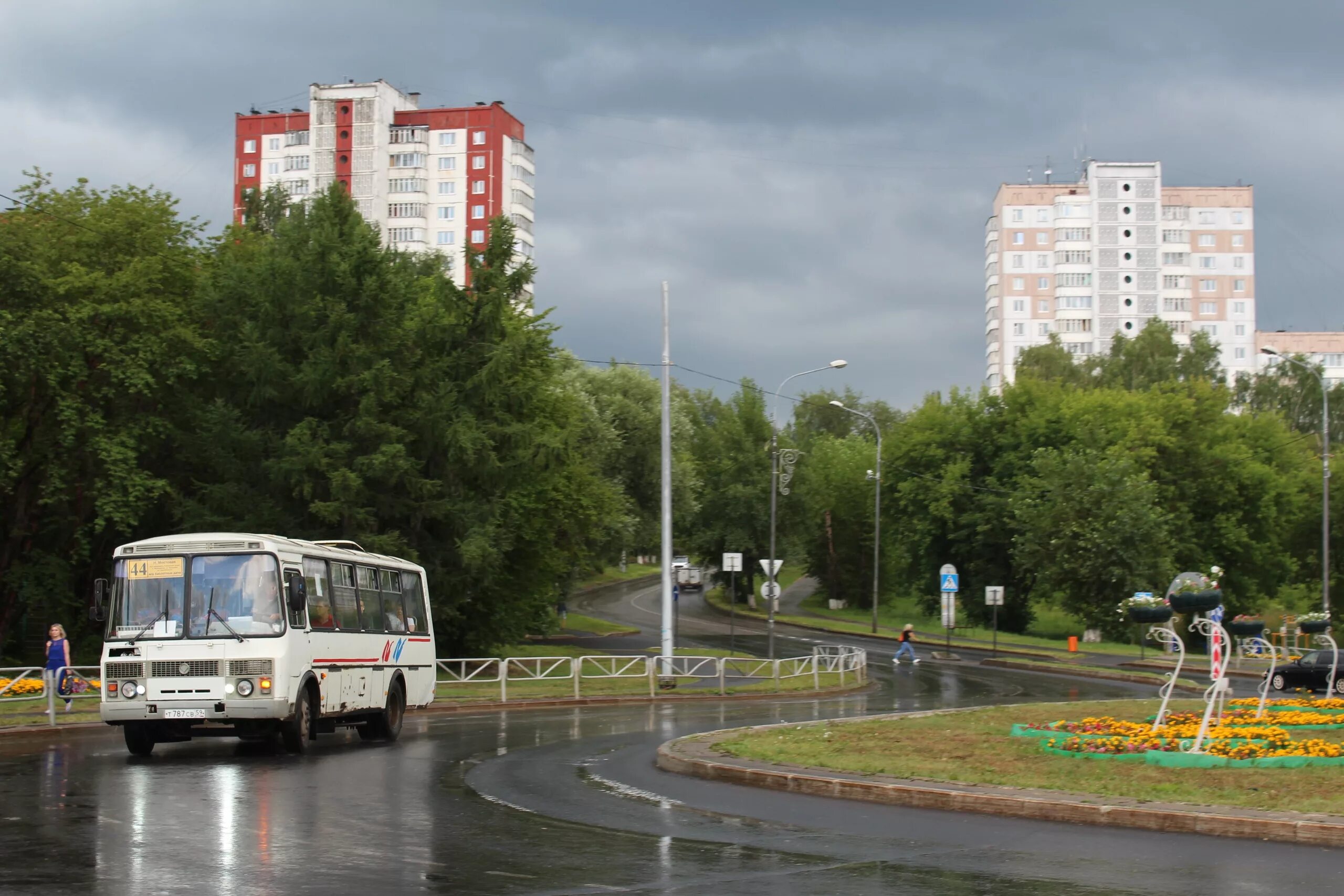 Автобус пермь закамск. Пермские городские автобусы 2025. автобусы пермь 2025. пермь апрель. пермь фото города 2025.