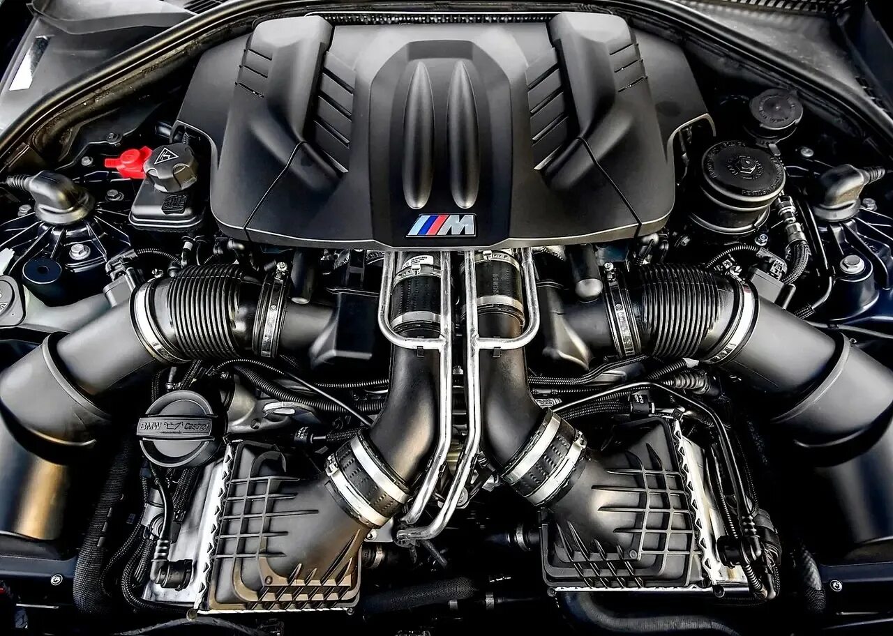 G v 10. BMW m5 f10 мотор. BMW m5 f10 engine. BMW m5 f90 мотор. БМВ м5 v10.