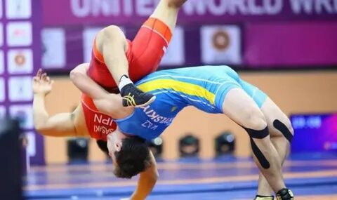 Қызда оргазм кезінде қатты вагинальды разряд