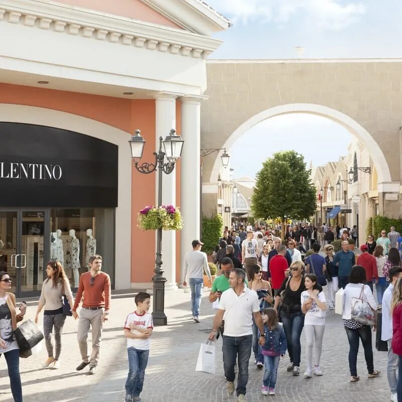 Аутлет в риме. Кастель романо аутлет. castel romano designer outlet, рим. италия дисконт castel romano. аутлеты рим.