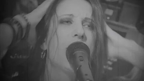 Лила падаю