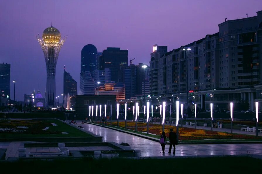 Цены в астане 2024. Водно-зеленый бульвар Астана. Астана Nurzhol бульвар Нуржол. Нурсултан водно зеленый бульвар. Бульвар Нуржол (Байтерек).
