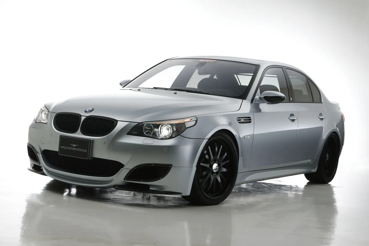 Е60 спорт. BMW 5 e60. BMW m5 e60. BMW e60 m Sport. BMW m5 e60 Sport.