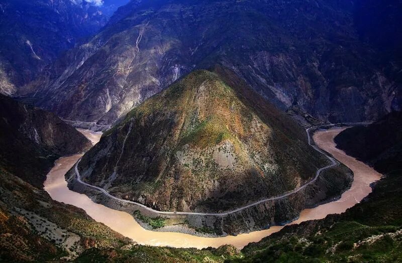 Река Брахмапутра Гималаи. Долина Брахмапутры. Тибет ущелье Цангпо. Каньон Брахмапутра. Брахмапутра океан
