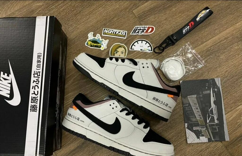 Выставка кроссовок. Музей кроссовок смоленск. Sneakers museum спб. Смоленск морской музей. Музейная обувь.