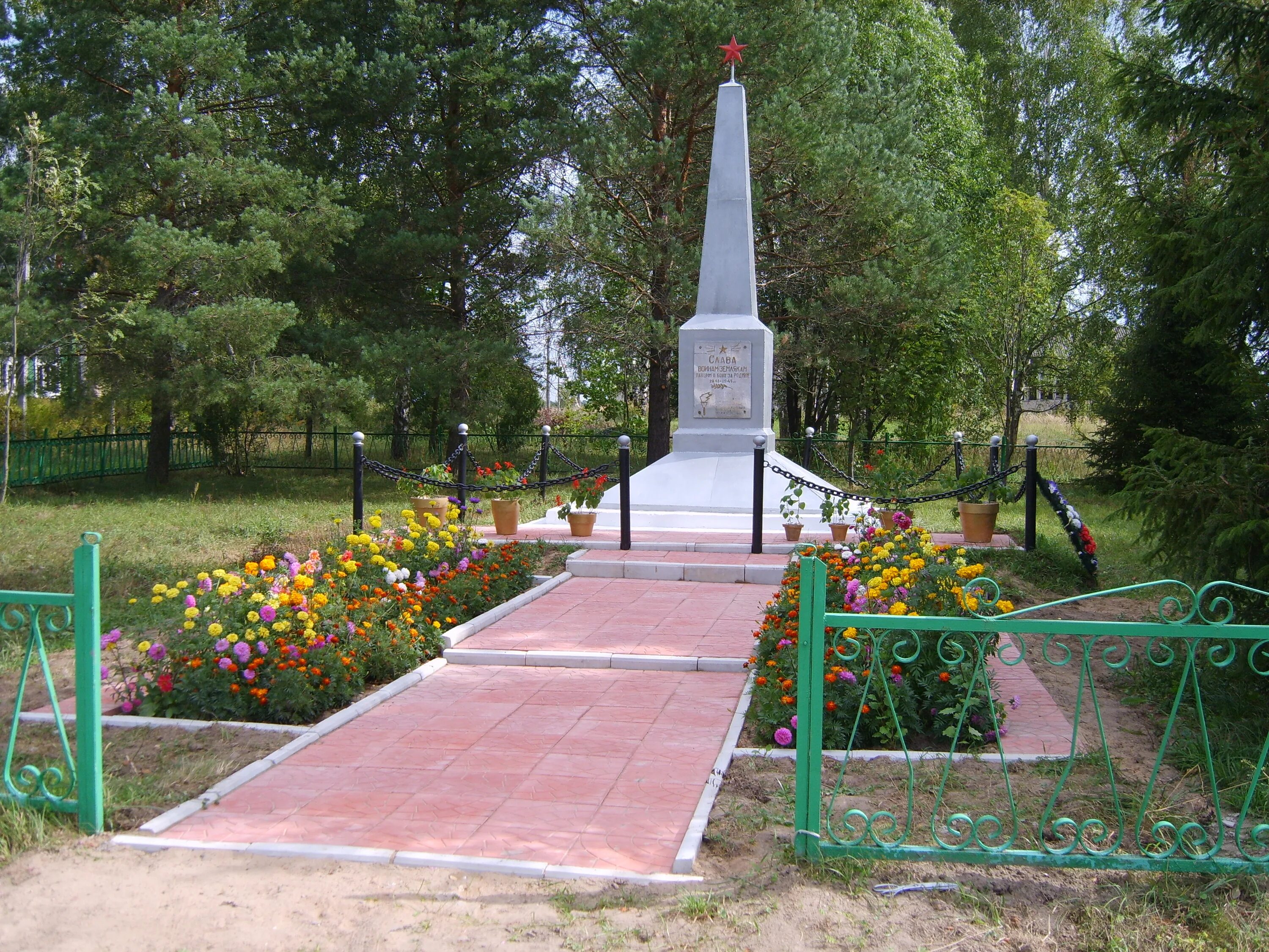 Памятники в балашихе. Памятники в уфе героям. Моисеево-алабушка. Вечный огонь арамиль. Памятник павшим в боях.